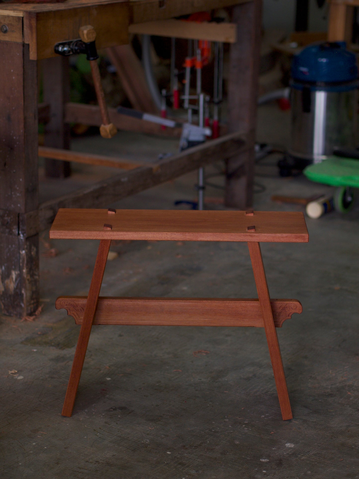 Moon-gate Stool